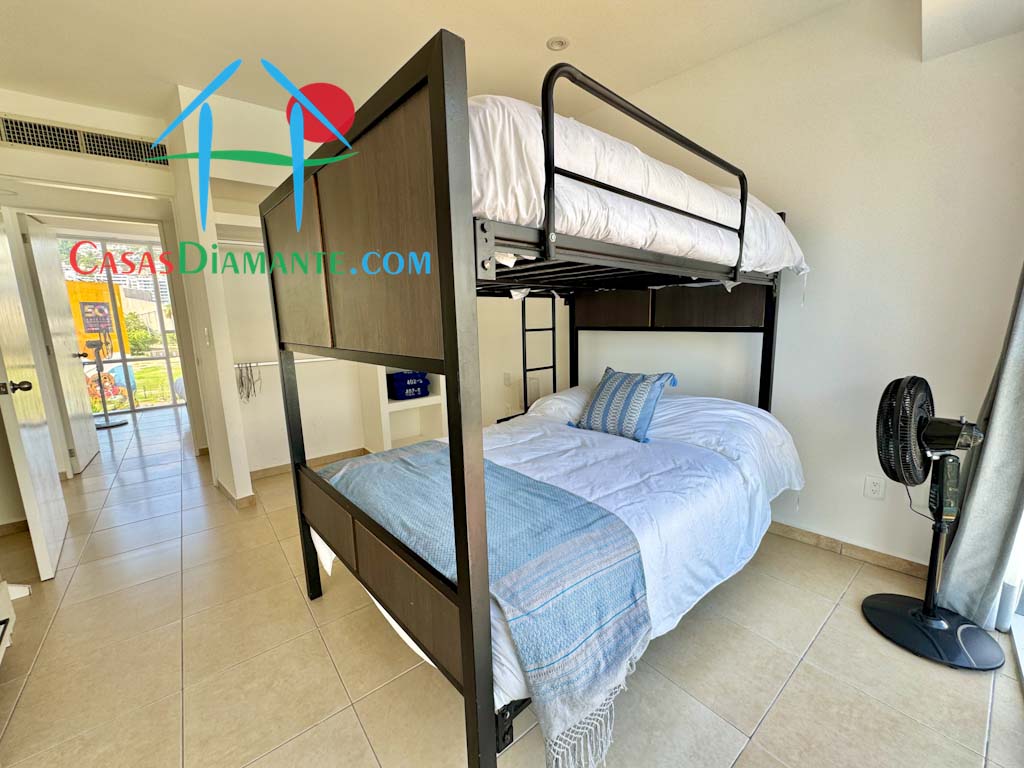 Acqualina Skylife Sur 402 - Recámara uno 3